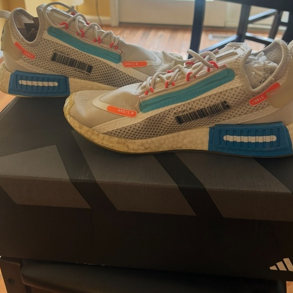 Adidas NMD_R1 Spectoo White - Picture 2 of 2